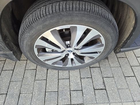 Used 2022 Subaru Ascent Limited w/ Technology Package image 12