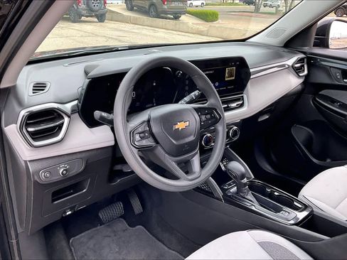 Used 2025 Chevrolet TrailBlazer LT FWD image 17
