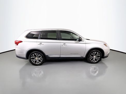 Used 2018 Mitsubishi Outlander ES FWD image 11