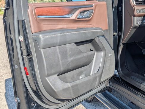 Used 2021 GMC Yukon XL Denali w/ Denali Premium Package RWD image 26