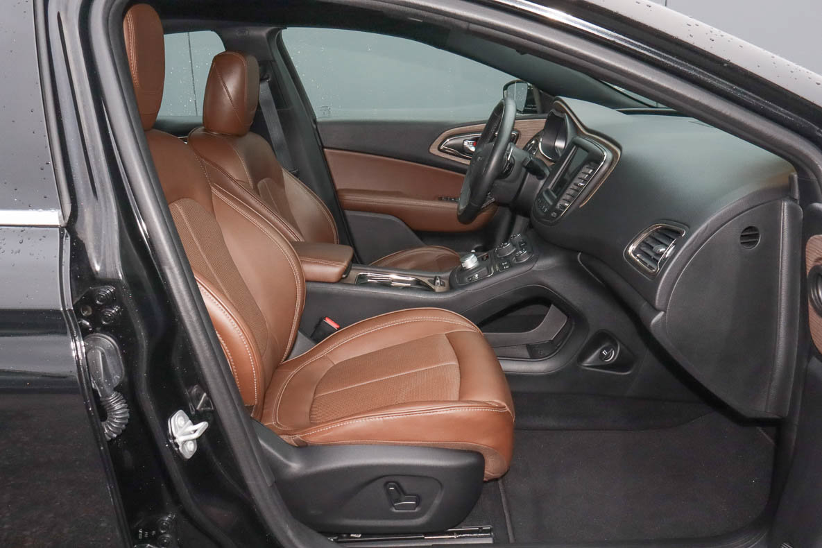 Used 2016 Chrysler 200 C w/ Premium Group FWD image 22