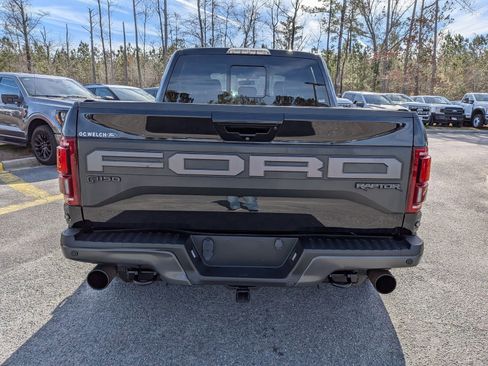 Used 2019 Ford F150 Raptor w/ Equipment Group 802A Luxury image 4