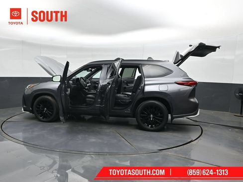 Used 2023 Toyota Highlander XSE AWD/4WD image 59