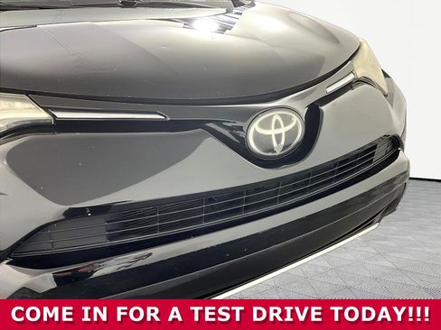 Used 2018 Toyota RAV4 XLE AWD/4WD image 29