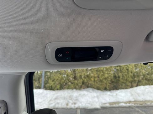 Used 2020 Chrysler Pacifica Touring-L image 20