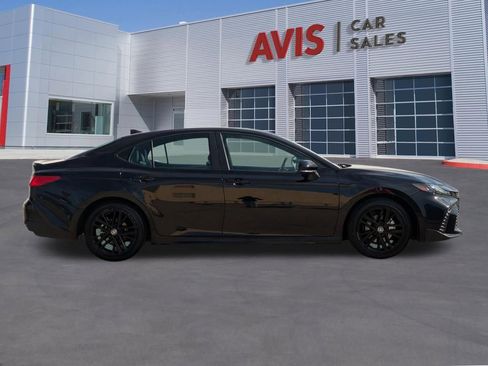 Used 2025 Toyota Camry SE image 5