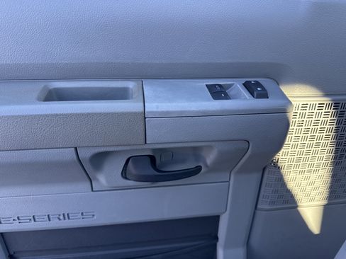 Used 2013 Ford E-250 and Econoline 250 w/ PWR Group image 17