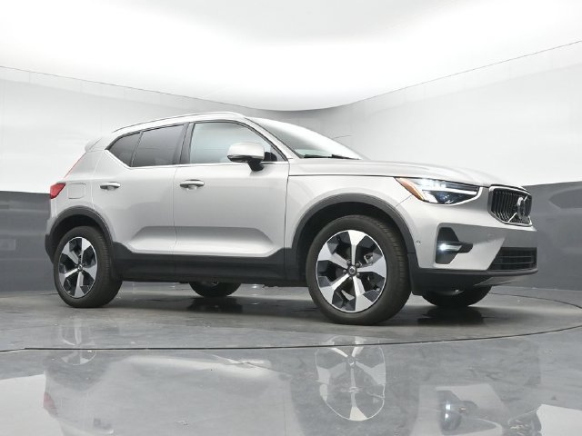 Used 2024 Volvo XC40 B5 Plus AWD/4WD image 10