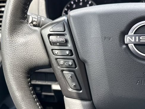 Used 2024 Nissan Frontier SV image 29
