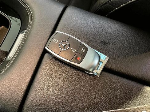 Used 2024 Mercedes-Benz GLE 450e 4MATIC image 15