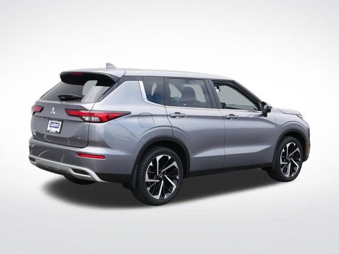 Used 2023 Mitsubishi Outlander SE AWD/4WD image 3