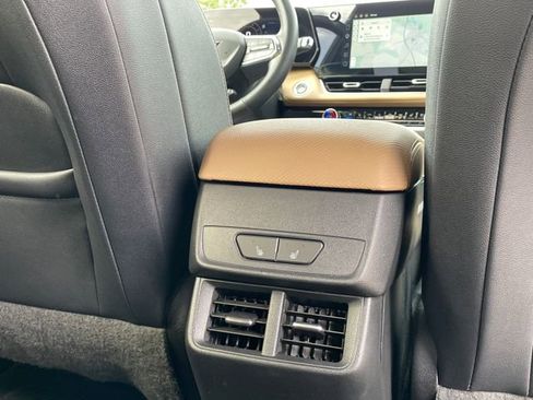 Used 2025 Chevrolet Equinox ACTIV w/ Safety and Technology Package FWD image 65