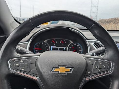 Used 2017 Chevrolet Malibu LT image 11