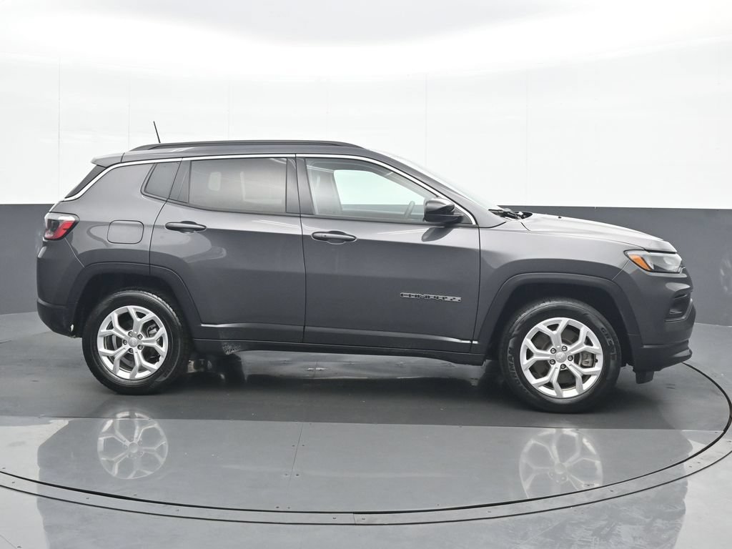 Used 2024 Jeep Compass Latitude AWD/4WD image 7
