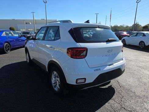 Used 2020 Hyundai Venue SEL w/ Convenience Package image 3