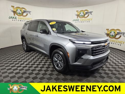 Used 2024 Chevrolet Traverse LS FWD image 1
