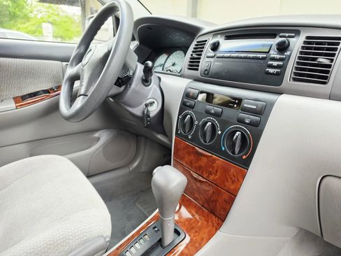 Used 2004 Toyota Corolla LE FWD image 14