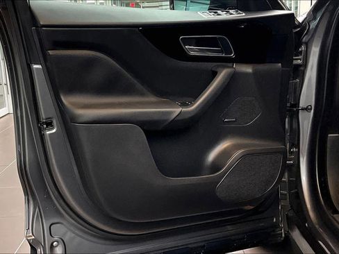 Used 2019 Jaguar F-PACE Premium image 42
