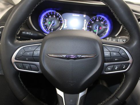 Used 2024 Chrysler Pacifica Touring-L image 34