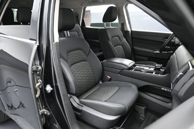 Used 2024 Nissan Pathfinder S FWD image 27