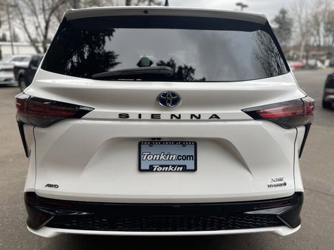 Used 2023 Toyota Sienna XSE image 5
