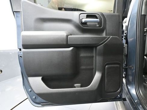 Used 2022 Chevrolet Silverado 1500 LT AWD/4WD image 37