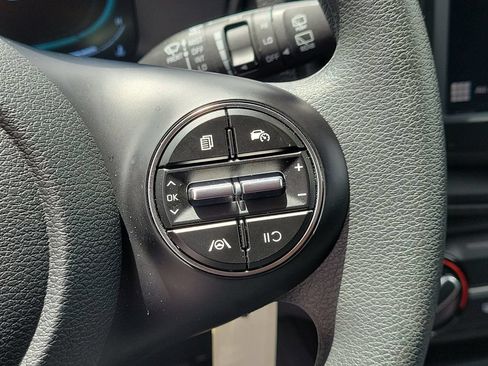 Used 2025 Kia Soul LX FWD image 28