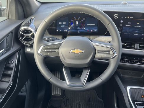 New 2026 Chevrolet Equinox LT w/ Convenience Package II AWD/4WD image 16