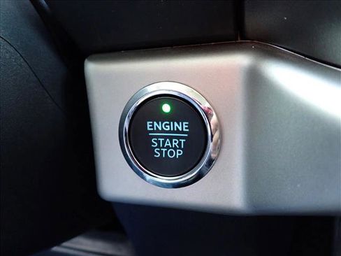 Used 2023 Ford Expedition XLT image 25