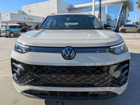 New 2026 Volkswagen Tiguan SE R-Line image 9