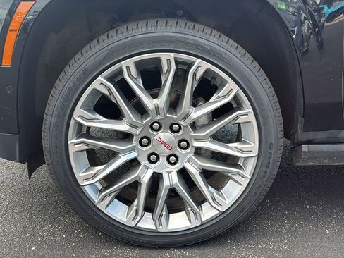 Used 2025 GMC Yukon Denali w/ Sun & Power Step Package AWD/4WD image 9