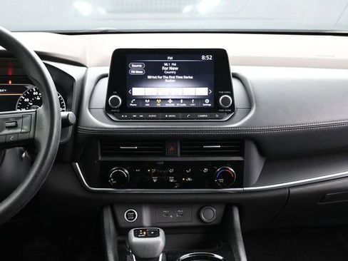 Used 2023 Nissan Rogue S FWD image 11