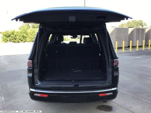 Used 2023 Jeep Wagoneer 4WD w/ Premium Group I image 18