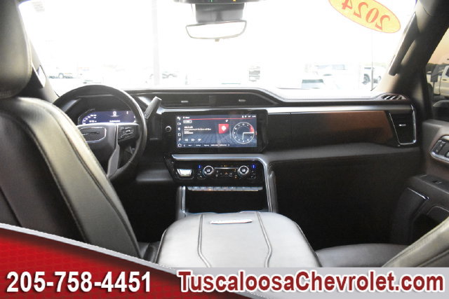 Used 2024 GMC Sierra 2500 Denali w/ Technology Package AWD/4WD image 3
