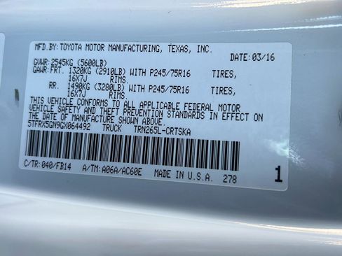 Used 2016 Toyota Tacoma SR image 38