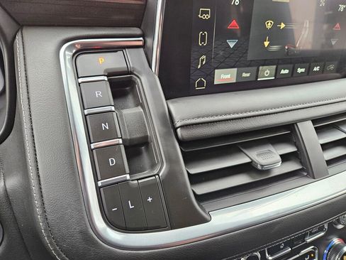 Used 2024 GMC Yukon XL SLE image 25