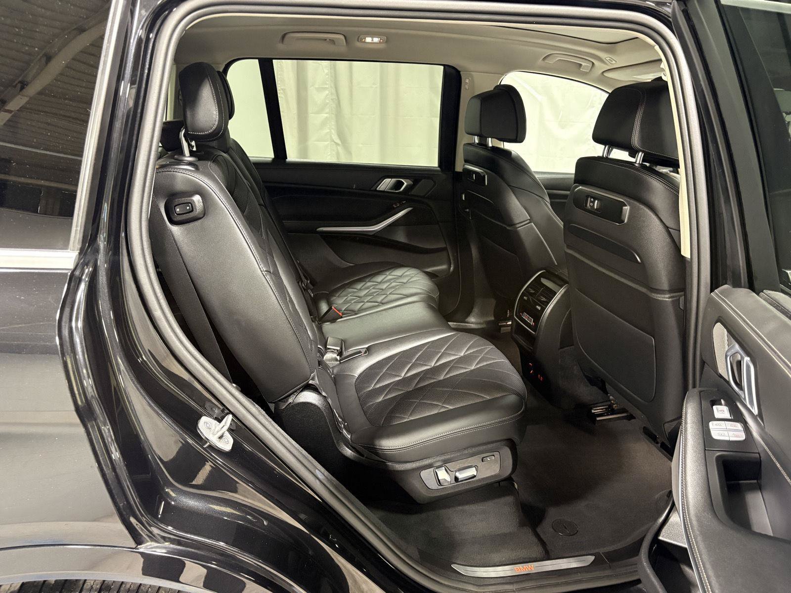 Used 2024 BMW X7 xDrive40i w/ Premium Package AWD/4WD image 11