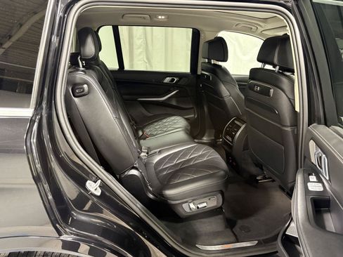 Used 2024 BMW X7 xDrive40i w/ Premium Package AWD/4WD image 11