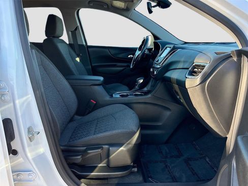 Used 2022 Chevrolet Equinox LT w/ Driver Convenience Package image 26