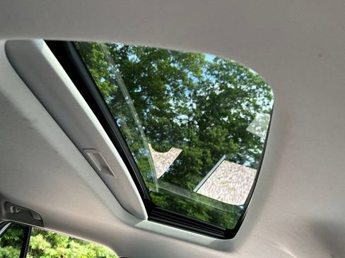 Certified 2024 Chevrolet Trax LT w/ Sunroof Package FWD image 17