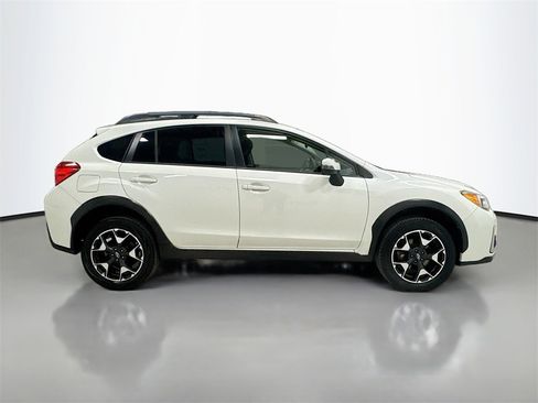 Used 2016 Subaru Crosstrek 2.0i Limited image 8