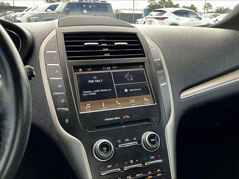 Used 2017 Lincoln MKC Premiere image 5