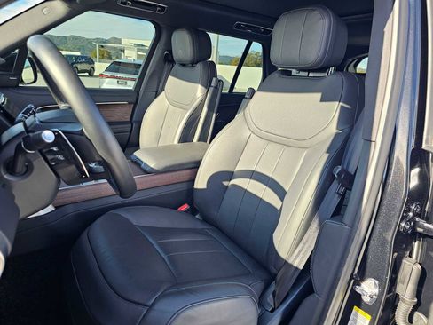 Used 2025 Land Rover Range Rover SE AWD/4WD image 21