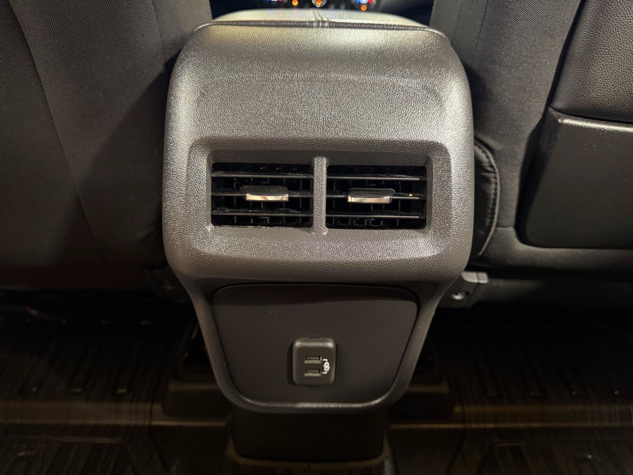 Used 2024 GMC Terrain SLE w/ Driver Convenience Package FWD image 24