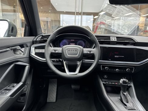 New 2025 Audi Q3 2.0T Premium image 14