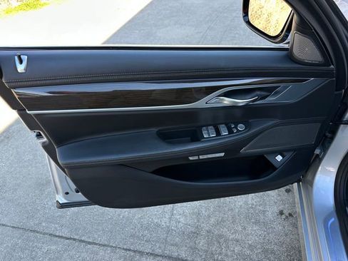 Used 2018 BMW 740e xDrive image 14