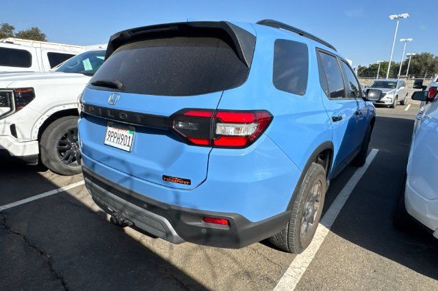 Used 2024 Honda Pilot TrailSport image 5