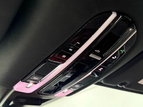 Used 2022 Porsche Cayenne Platinum Edition image 31