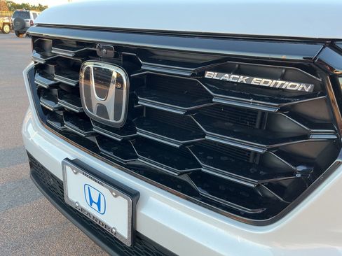 Used 2025 Honda Pilot Black Edition image 16