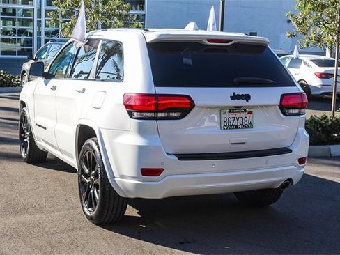 Used 2018 Jeep Grand Cherokee Altitude image 7